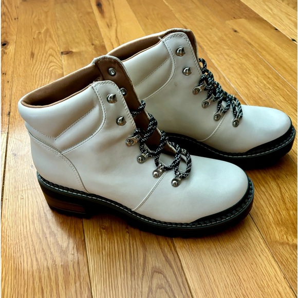 New Boots Size 9 - Picture 1 of 4